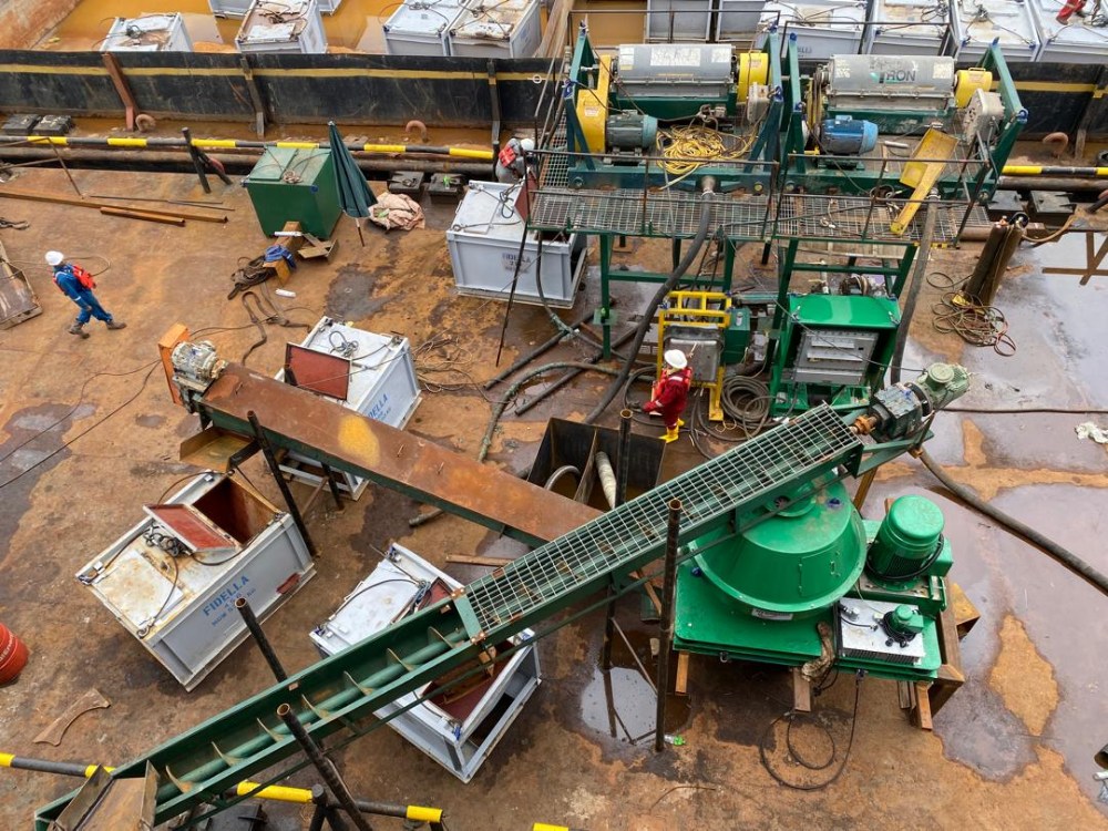Robust Design Vertical Cuttings Dryer Working at Swamp Rig Nigeria-2000