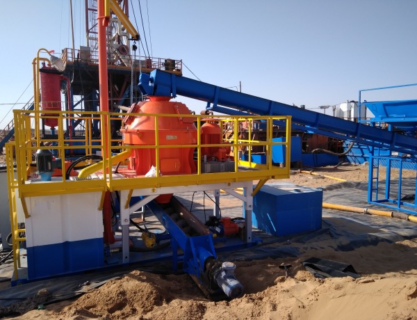 Vertical cuttings dryer system with feeding screw conveyors